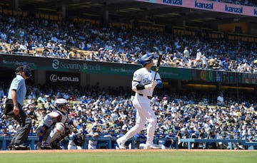 LOS ANGELES, CALIFORNIA - APRIL 21: Shohei Ohtani #17 Los Angeles Dodgers hits his 176th career homer run, a two run shot to score Lux, against pitcher Adrian Houser #35 of the New York Mets during the third inning at Dodger Stadium on April 21, 2024 in Los Angeles, California. Ohtani's 176th home run is the most homer runs hit by a Japanese born player.   Kevork Djansezian/Getty Images/AFP (Photo by KEVORK DJANSEZIAN / GETTY IMAGES NORTH AMERICA / Getty Images via AFP)