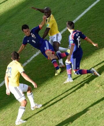 Shinji Okazaki y Pablo Armero.