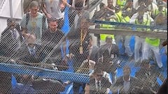 Messi tuvo que ser escoltado por la seguridad para salir del estadio en India