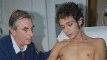 <b>EN LA CLÍNICA. </b>El doctor Costa atiende a un Valentino lesionado.