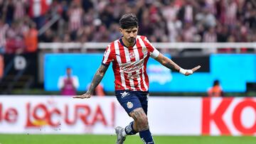 Victor Guzman celebrates his goal 1-0 of Guadalajara during the Play-In round match between Guadalajara and Atlas as part of the Liga BBVA MX, Torneo Apertura 2024 at Akron Stadium on November 21, 2024 in Guadalajara, Jalisco, Mexico.