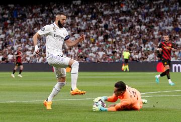 Ocasión de Benzema.