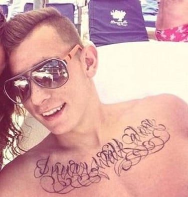 Digne ficha por el Everton con un tatuaje que le compromete