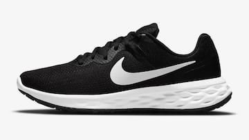 Zapatillas de running Nike Revolution 6 de color negro y blanco en Amazon