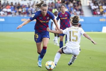 Otro de los nombres destacados de este todopoderoso Barça es el de Caroline Graham Hansen. La extremo noruega llegó el pasado verano como fichaje estrella junto a Jenni Hermoso y no ha defraudado en sus primeros compases como azulgrana, sino todo lo contrario. Con la delantera madrileña ha formado una de las parejas más letales de la Primera Iberdrola, anotando siete goles y nueve asistencias. En este último registro es la jugadora que más pases de gol ha dado en esta Liga. 