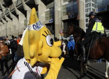 Seguidores del Real Madrid y Barcelona.