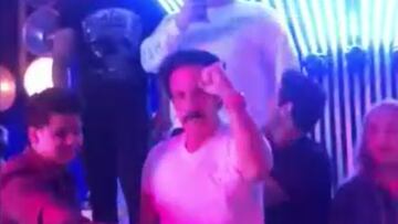 Omar Fayad, gobernador de Hidalgo, baila y canta al estilo de Freddie Mercury