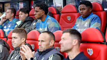 09/11/25 PARTIDO PRIMERA DIVISION
RAYO VALLECANO - REAL MADRID
XABI ALONSO ENTRENADOR RODRYGO GOES ENDRICK BANQUILLO SUPLENTE