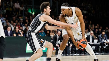 BOLONIA (ITALIA), 15/03/2024.- El base del Virtus Bolonia Alessandro Pajola (i) defiende al ala pívot francés del Real Madrid Guerschon Yabusele en el partido de Euroliga que se disputa este viernes en el Virtus Segafredo Arena de Bolonia, Italia. EFE/ Elisabetta Baracchi
