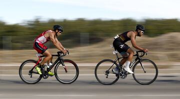 Cerca de un centenar de deportistas acudieron a su cita anual con el asfalto de Navalcarnero, participando en la segunda edición de su duatlón de carretera. 