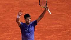 Alcaraz sobrevive a Fills y se mete en semifinales