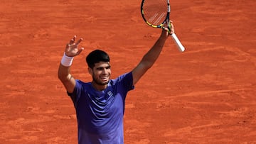 Alcaraz sobrevive a Fills y se mete en semifinales