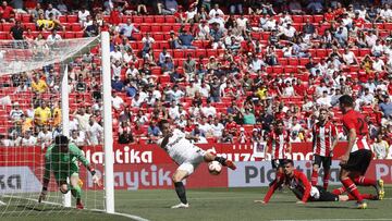Ben Yedder anota ante el Athletic.