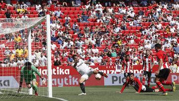 Ben Yedder anota ante el Athletic. 