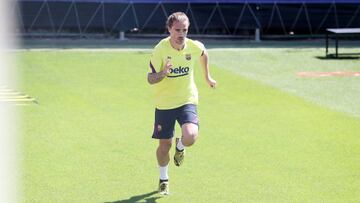 BARCELONA, SPAIN - MAY 22: Antoine Griezmann of FC Barcelona sprints during a training session at Ciutat Esportiva Joan Gamper on May 22, 2020 in Barcelona, Spain. Spanish LaLiga clubs are back training in groups of up to 10 players following the LaLiga&#