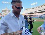 Sergio Ramos lanza primera bola en Dodger Stadium de LA