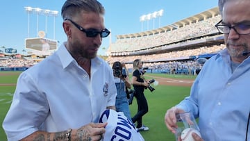 Sergio Ramos lanza primera bola en Dodger Stadium de LA