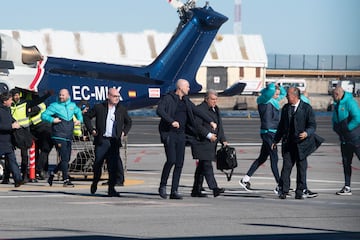 Llegada de los jugadores del Barcelona en helicóptero a Ceuta