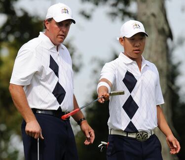 Do the US always in play in blue at the Ryder Cup?