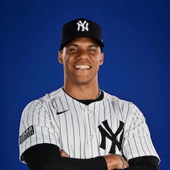 Juan Soto hits a home run in his debut with the Yankees