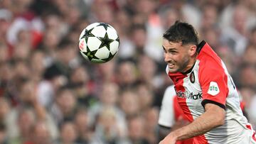 Feyenoord's Mexican forward #29 Santiago Gimenez controls the ball during the UEFA Champions League 1st round day 1 football match between Feyenoord and Bayer Leverkusen at The De Kuip Stadium, in Rotterdam on September 19, 2024. (Photo by JOHN THYS / AFP)