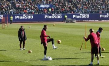 Fernando Torres durante el entrenamiento ante sus aficionados.