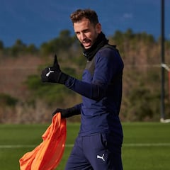 El Girona anhela los goles de Stuani para soñar con el playoff