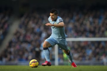 Sergio Agüero durante el empate de Manchester City con Hull.