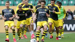 Los jugadores del Dortmund se preparan de cara al decisivo partido de hoy ante el Bayern.
