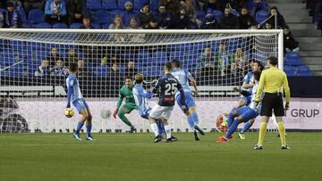 Manuel Iturra fue titular en nueva derrota de Málaga