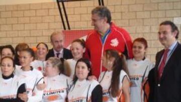 Romay con las participantes.