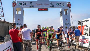 Imagen de los ciclistas durante el Trofeo Joaquim Agostinho de 2019.