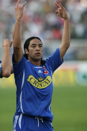 Luis Pedro Figueroa: El puntero por la derecha llega a la escuadra azul el año 2005, proveniente de Universidad de Concepción. En 40 duelos, anota 10 goles, y fue subcampeón del Apertura 2006, en la final que los laicos perdieron frente a Colo Colo.