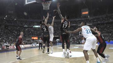 17/06/18
TERCER PARTIDO PLAYOFF FINAL LIGA ACB BALONCESTO
BASKONIA-REAL MADRID
TAVARES
FACUNDO CAMPAZZO
VILDOZA
POIRIER