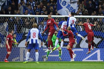 1-2. Eder Militao marcó el primer gol.