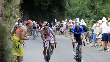 Col De La Couillole (France), 20/07/2024.- The breakaway duo, polka dot jersey Ecuadorian rider Richard Carapaz (L) of EF Education - EasyPost and Spanish rider Enric Mas of Movistar Team, in action during the 20th stage of the 2024 Tour de France cycling race over 132km from Nice to Col de la Couillole, France, 20 July 2024. (Ciclismo, Francia, Niza) EFE/EPA/GUILLAUME HORCAJUELO