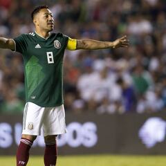 Marco Fabián y una modelo argentina causaron polémica en redes