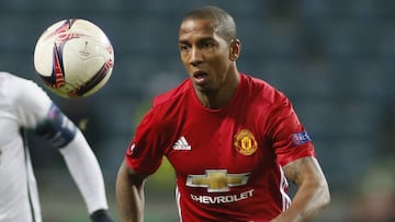 Ashley Young desvela su extraño hábito alimenticio en el United