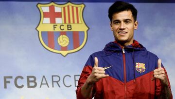 Coutinho posando como nuevo jugador del FC Barcelona.