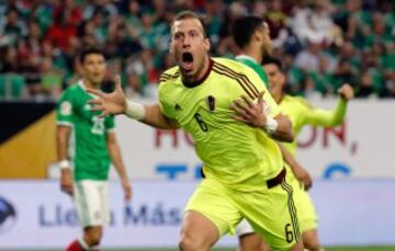 José Velázquez festeja el gol de Venezuela.