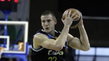 El Estudiantes anunció hoy el fichaje por un año del pívot estadounidense Nik Caner-Medley (25 años y 2,06 metros de estatura), un jugador que ya conoce la Liga ACB y que el año pasado tuvo un paso por el Cajasol