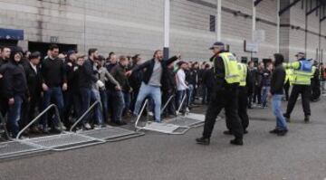 Pelea entre los seguidores del Tottenham y el Millwall