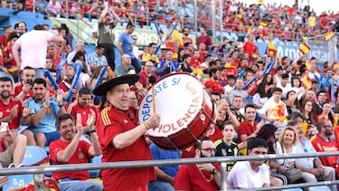 07/06/16 PARTIDO AMISTOSO
SELECCION ESPAÑOLA ESPAÑA - GEORGIA
SEGUIDORES MANOLO EL DEL BOMBO
PUBLICADA 19/06/16 NA MA48 1COL SILUETA