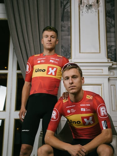 Los nuevos maillots del ciclismo para 2026: Movistar e Ineos de blanco...