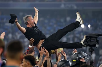 El entrenador español Luis Enrique celebra la victoria del Paris Saint-Germain.