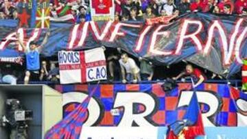 <b>UN FORTÍN. </b>La afición rojilla se está volcando con su equipo en los partidos disputados en El Reyno de Navarra, donde Osasuna se crece.