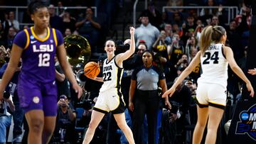 Caitlin Clark celebrando la victoria ante LSU