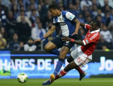 2013. Danilo en un partido Oporto-Benfica.