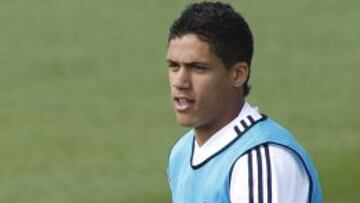 Varane se entrenó ayer en Valdebebas a un ritmo alto.