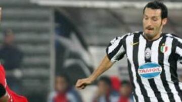 <b>ESTARÁN EN LA GIRA.</b> Tanto Zambrotta como Thuram se unirán al resto del equipo en la gira que los culés llevarán a cabo por América.